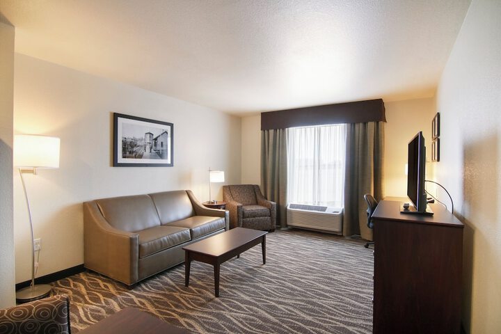 Cobblestone Inn & Suites at UW Stout Downtown Menomonie