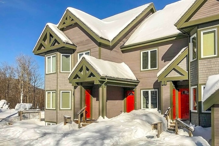 Inviting Ski-in / ski-out Condo at Jay Peak Resort!