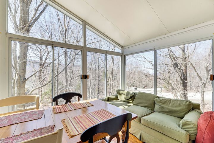 Jeffersonville Home w / Deck Near Hiking & Climbing