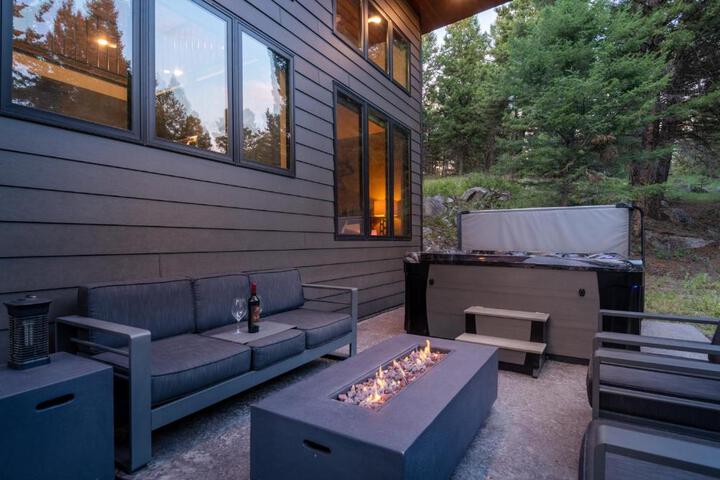 Granite Moose Hideaway Cabin
