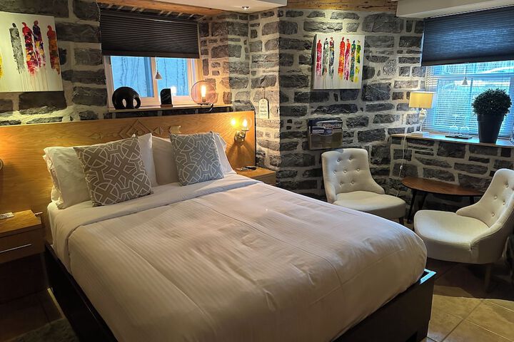 Room 44 of 102