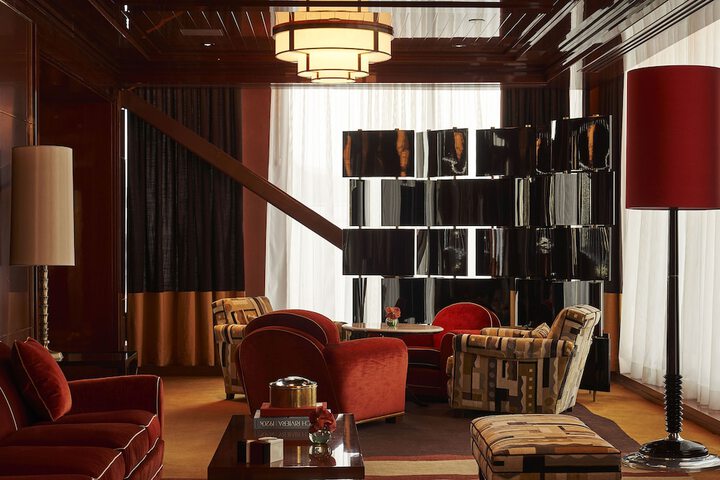 Lounge 109 of 121
