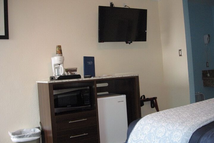Dolphin Cove Motel