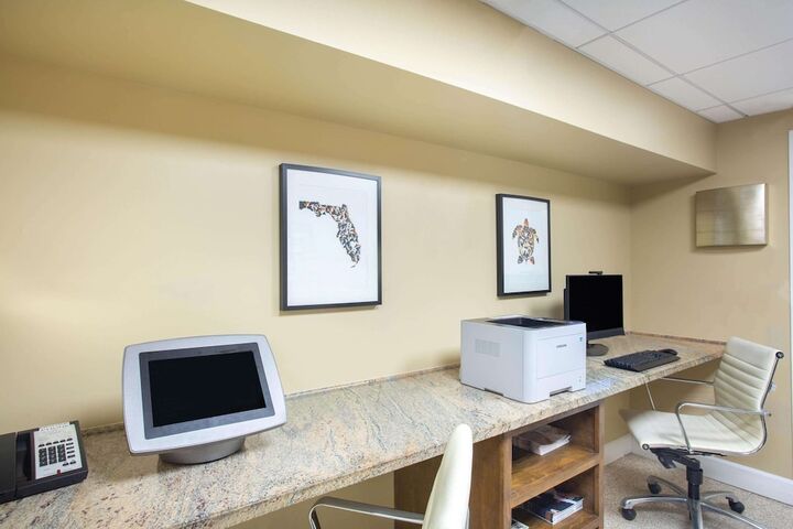 Business Center 43 of 44