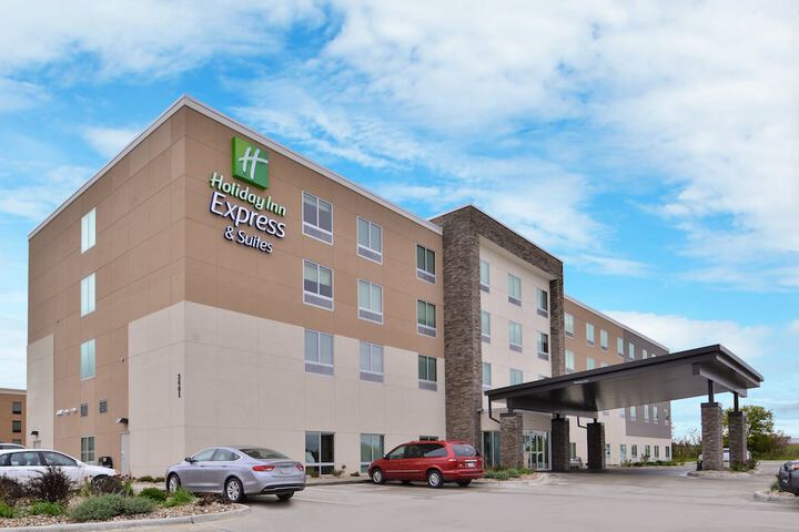 Hotel 5 of 64