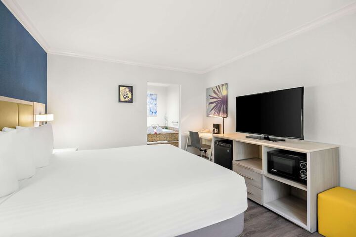 Room 6 of 42