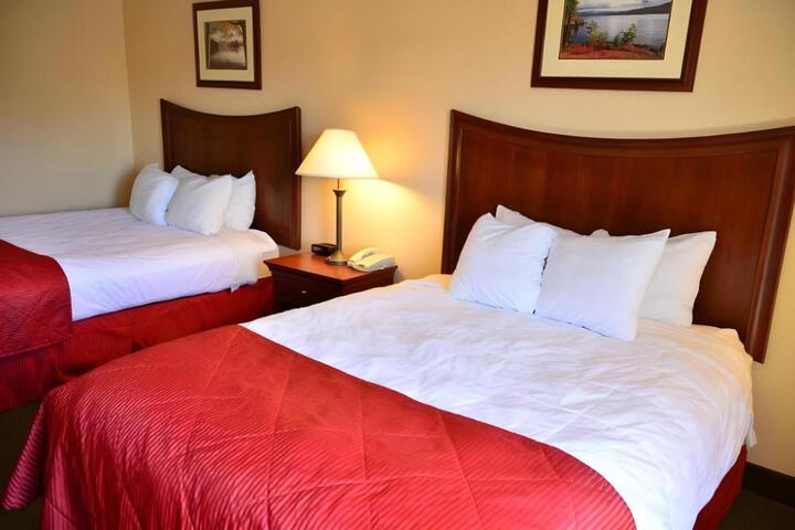 Clarion Inn & Suites at the Outlets of Lake George