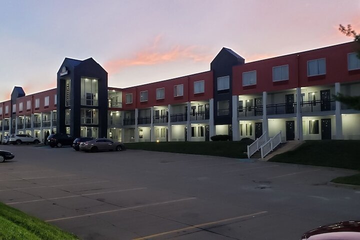 Hotel 2 of 33