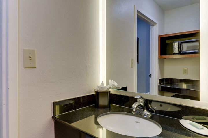 Room 28 of 44