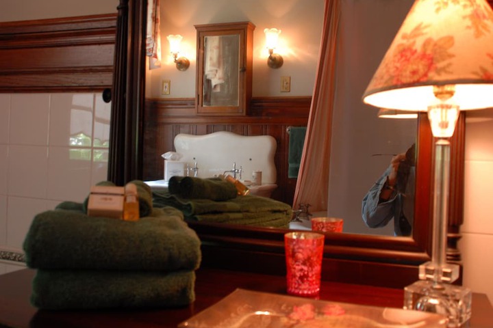 Room 28 of 35