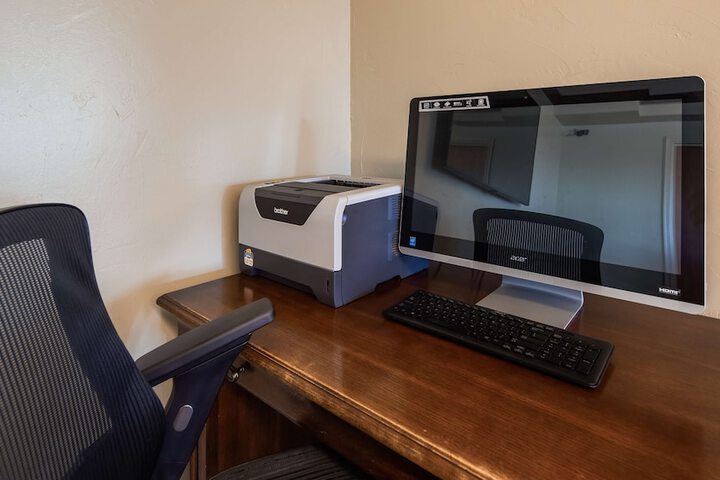 Business Center 25 of 25