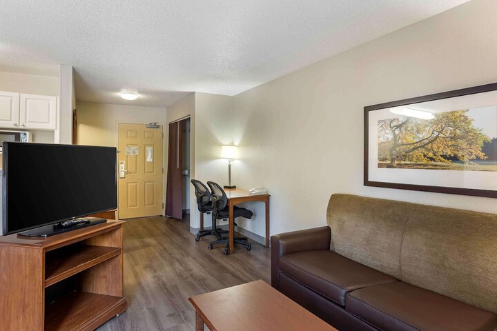 Room 15 of 33