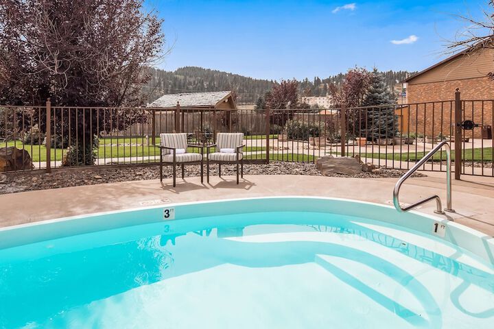 Best Western Golden Spike Inn & Suites