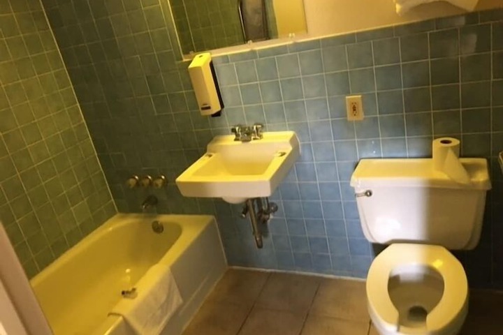 Room 9 of 10