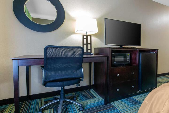 Quality Inn & Suites Arnold
