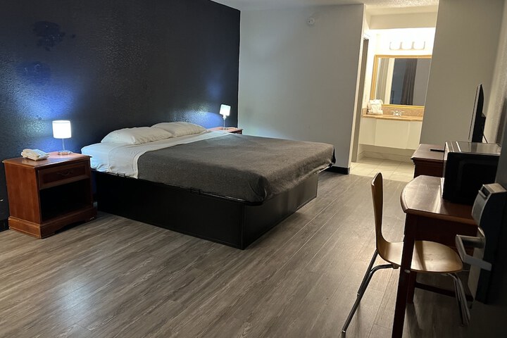 Room 18 of 18