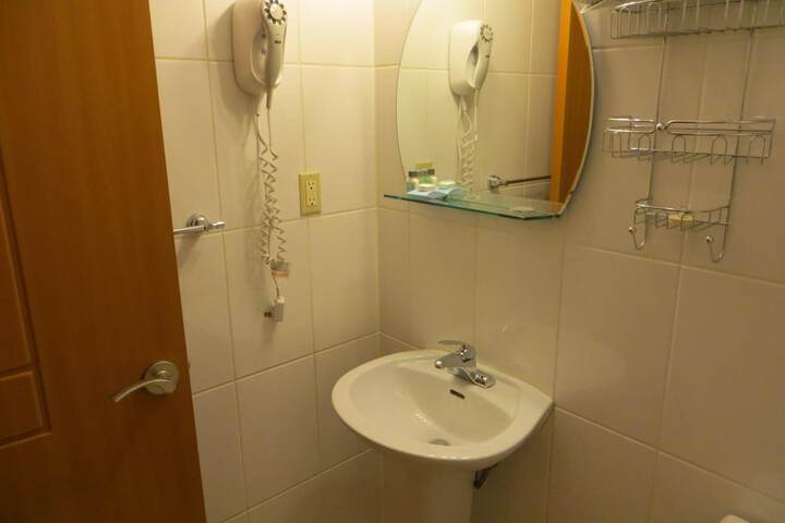 Room 25 of 29