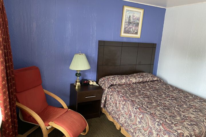Room 6 of 30