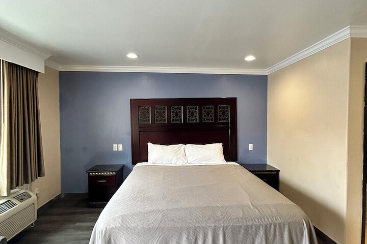 Room 16 of 16