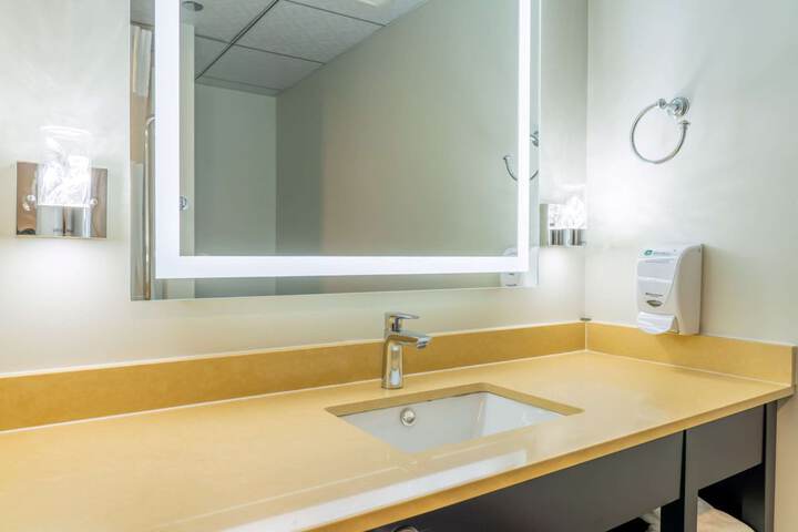 Room 44 of 65