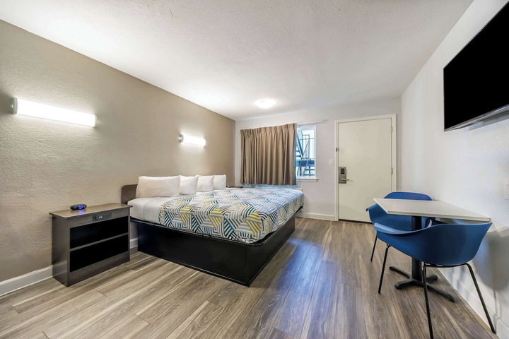 Room 16 of 27