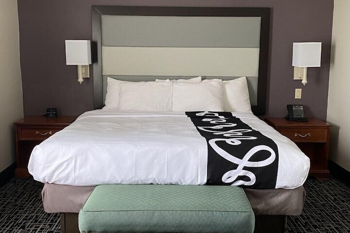 Room 25 of 40