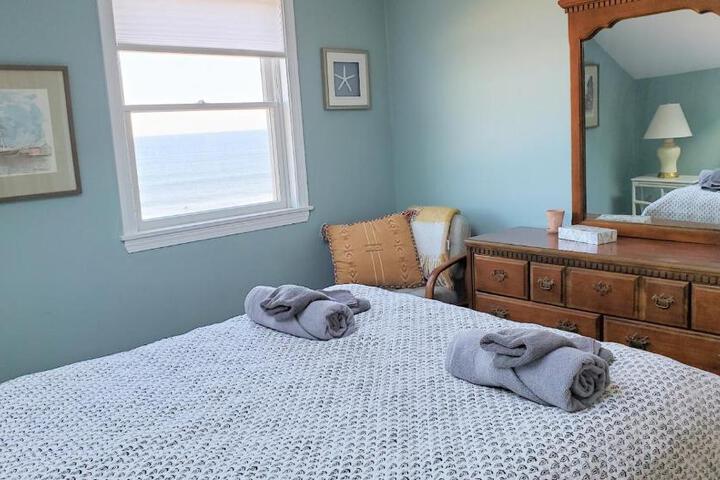 Oceanfront Penthouse with Family & Friends
