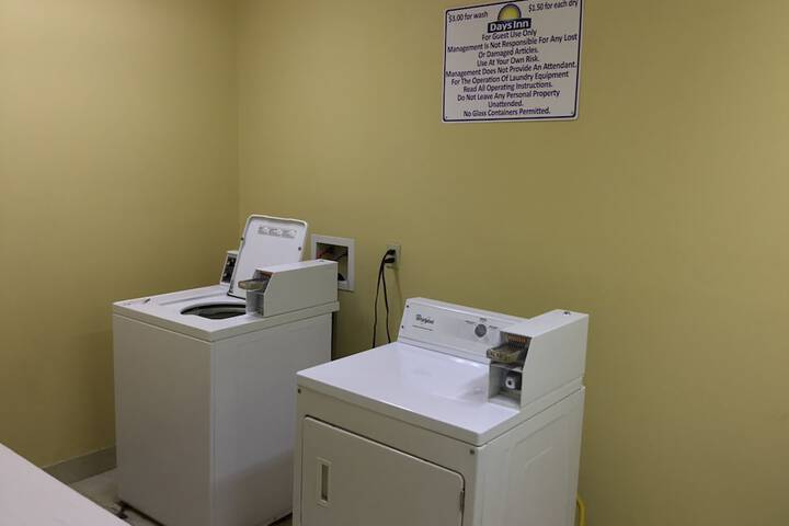 Days Inn by Wyndham Baytown East