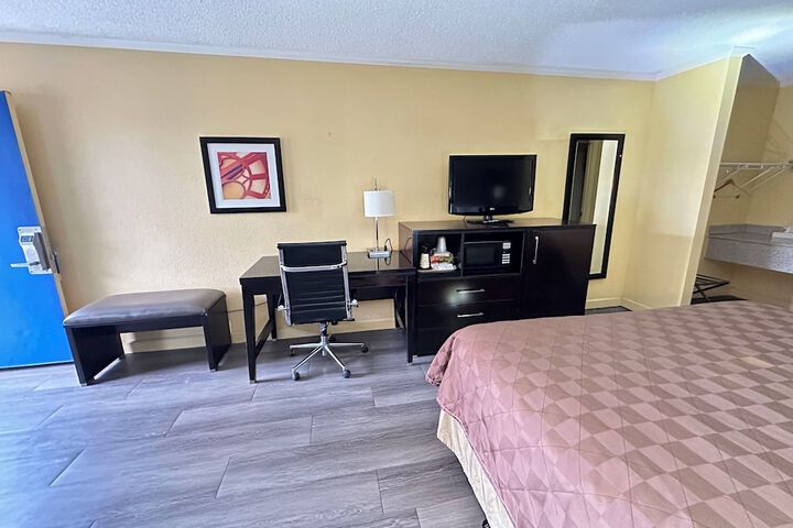 Rodeway Inn & Suites Plymouth Hwy 64