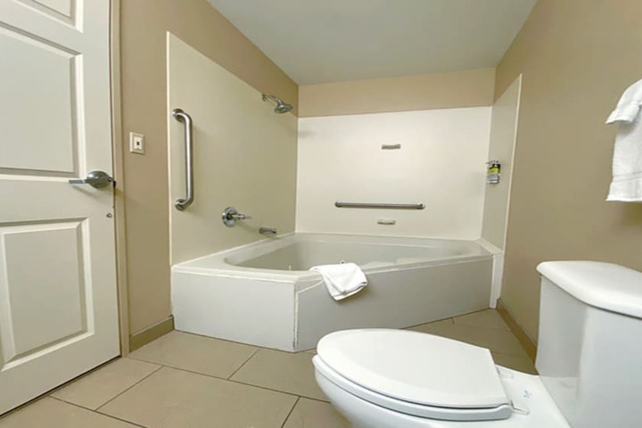 Holiday Inn Express Bloomington West by IHG