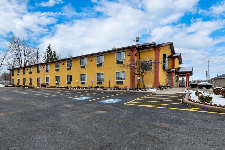 Hotel 4 of 50