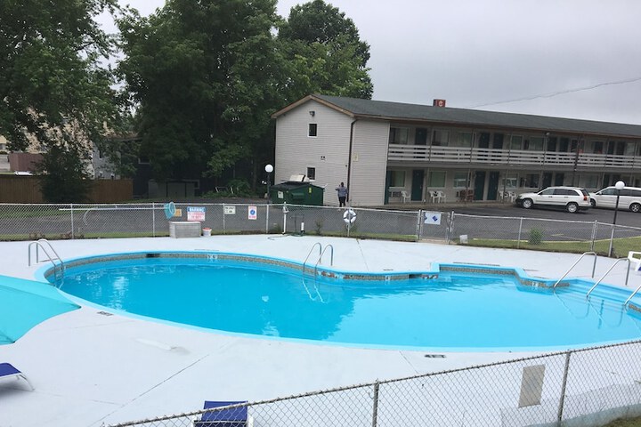 Pool 4 of 20