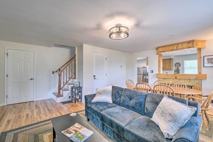 Watkins Glen Lakeview Cottage w / Waterfall!