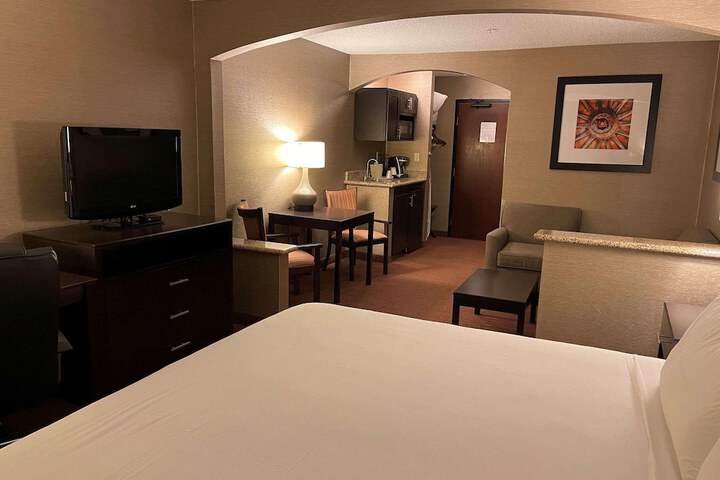 Country Inn & Suites by Radisson Garden City, KS