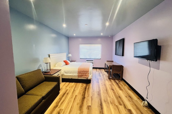 Room 25 of 27