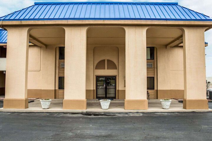 Rodeway Inn & Suites Plymouth Hwy 64