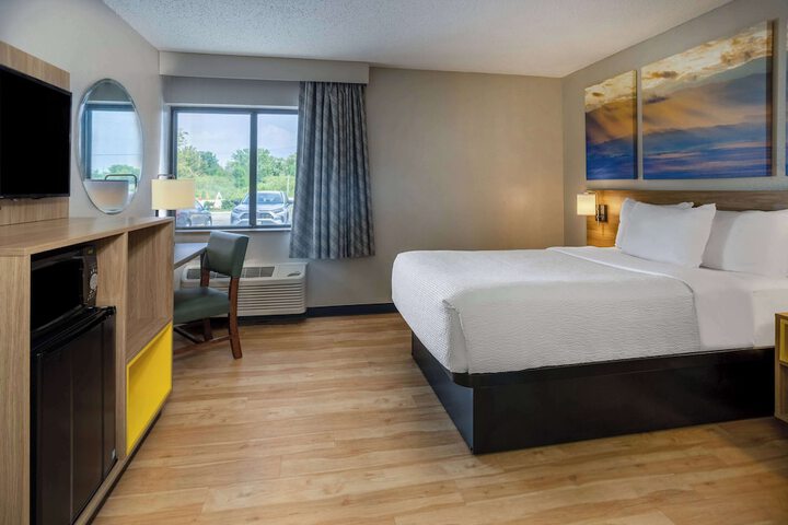 Room 14 of 39