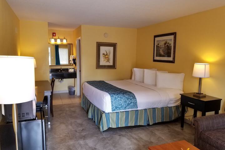 Shining Light Inn & Suites