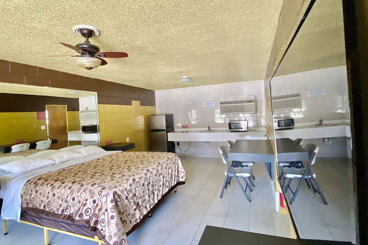Room 9 of 28