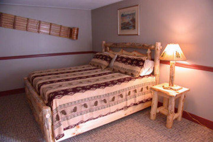 Mountaintop Lodge at Lake Naomi