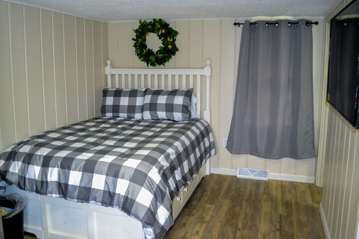 Room 33 of 38