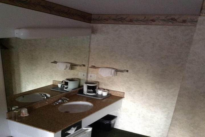 Room 7 of 11