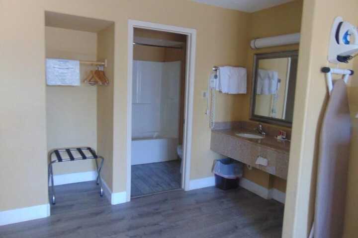 Room 11 of 30