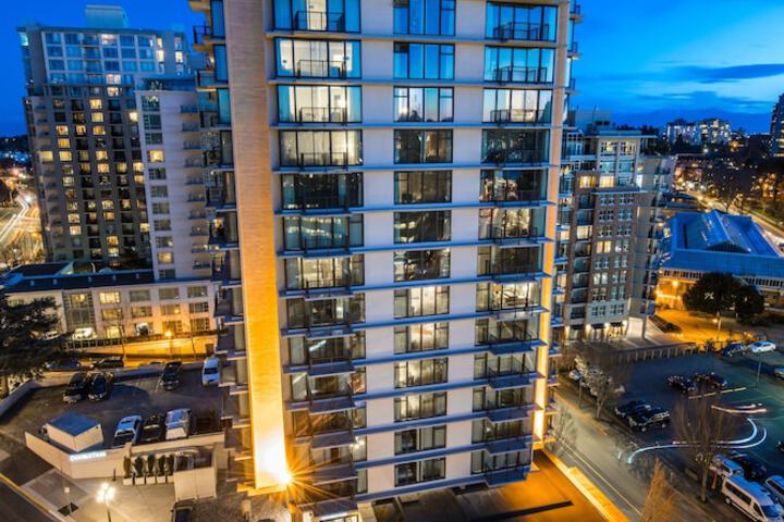 DoubleTree by Hilton Hotel & Suites Victoria