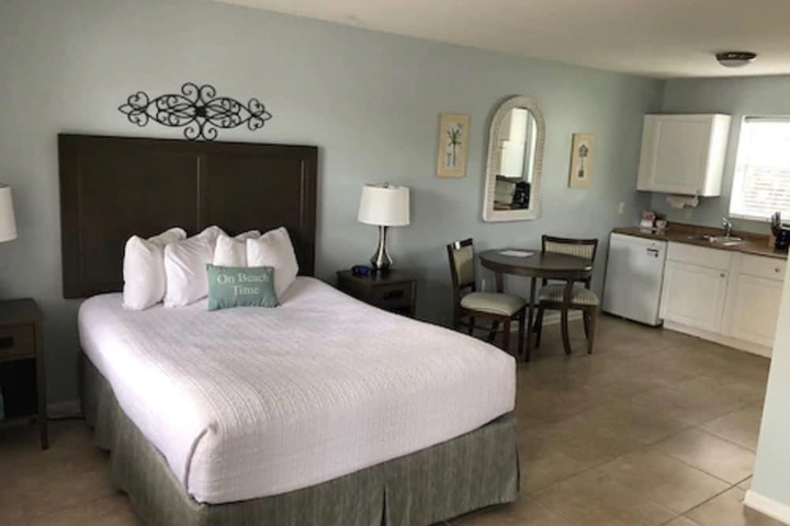 Marco Island Lakeside Inn