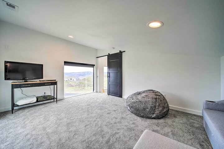 Modern Davenport Home w / Water View & Grill!
