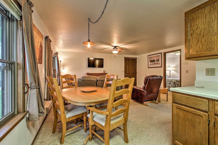 Cozy Anglers Apt - Steps to Trout Fishing River!