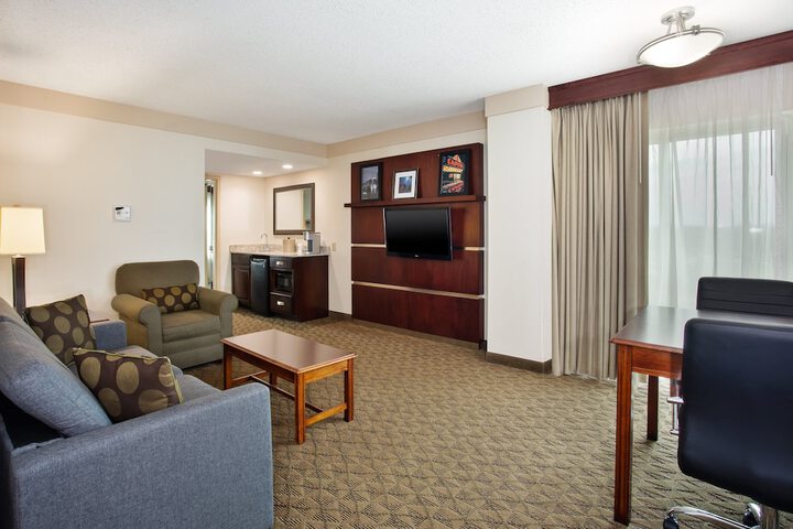 Holiday Inn University Plaza-Bowling Green by IHG