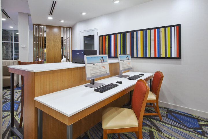 Holiday Inn Express Auburn Hills South by IHG