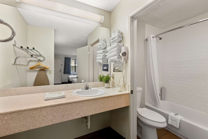 Good Nite Inn - Calabasas